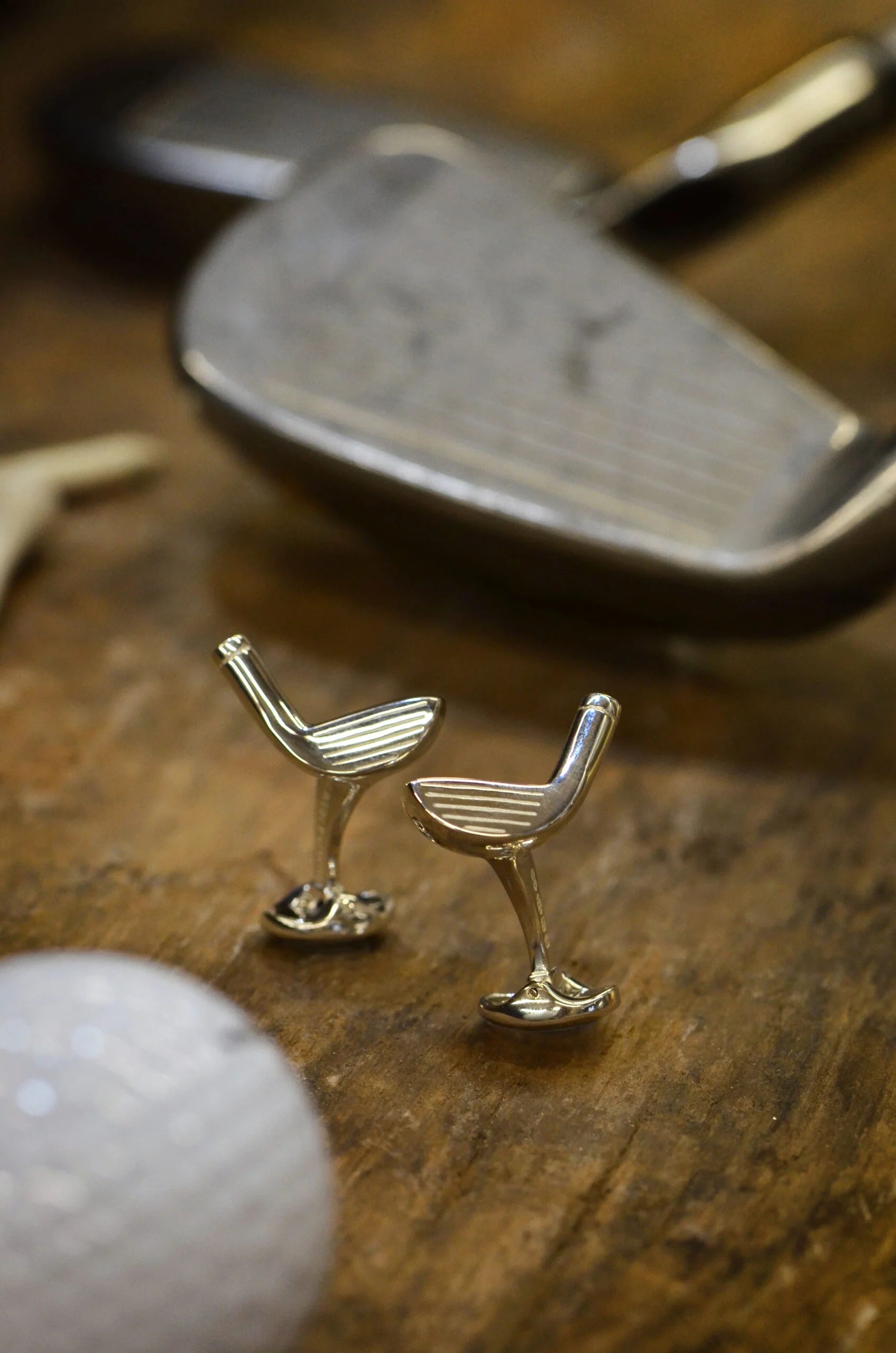 silver golf club cufflinks by Deakin & Francis with detailed club design - EB London