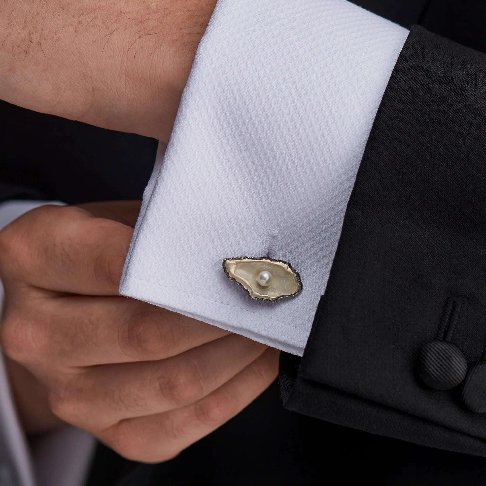 Sterling Silver Oxidised Oyster and Pearl Cufflinks – Deakin & Francis - EB London