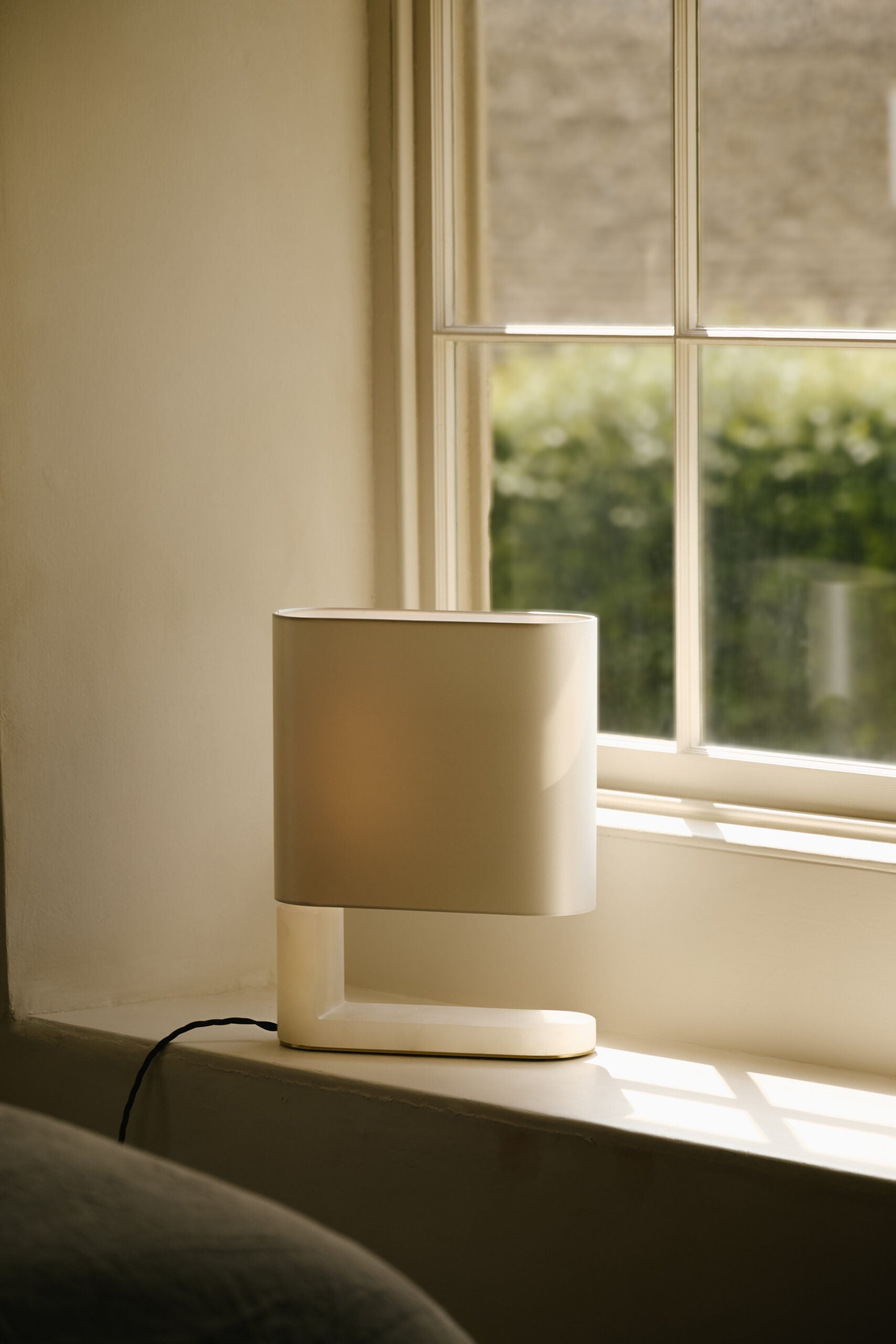 CTO Lighting - Columbo Table Light - Polished Veined Alabaster with Brass Plinth - EB London