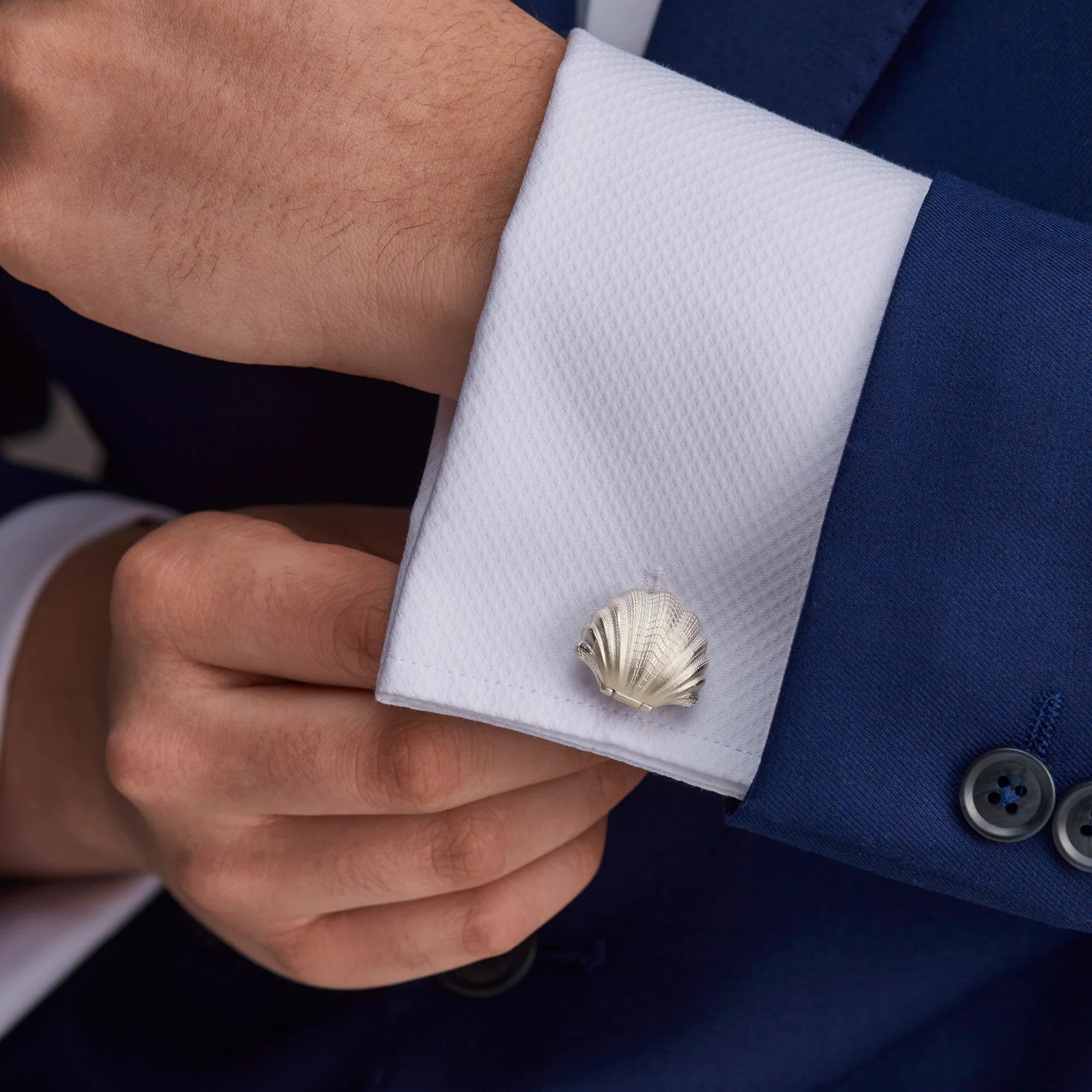 Sterling Silver Clam with Pearl Cufflinks – Deakin & Francis - EB London